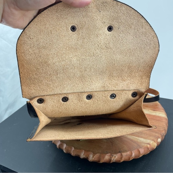 AWAX Handcrafted Leather crossbody bag black - Picture 4 of 5